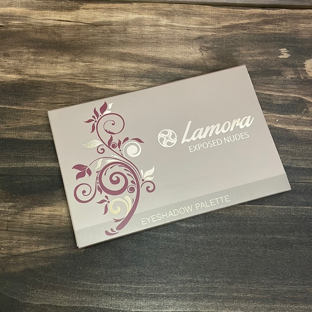 NIB Lamora Eyeshadow Palette